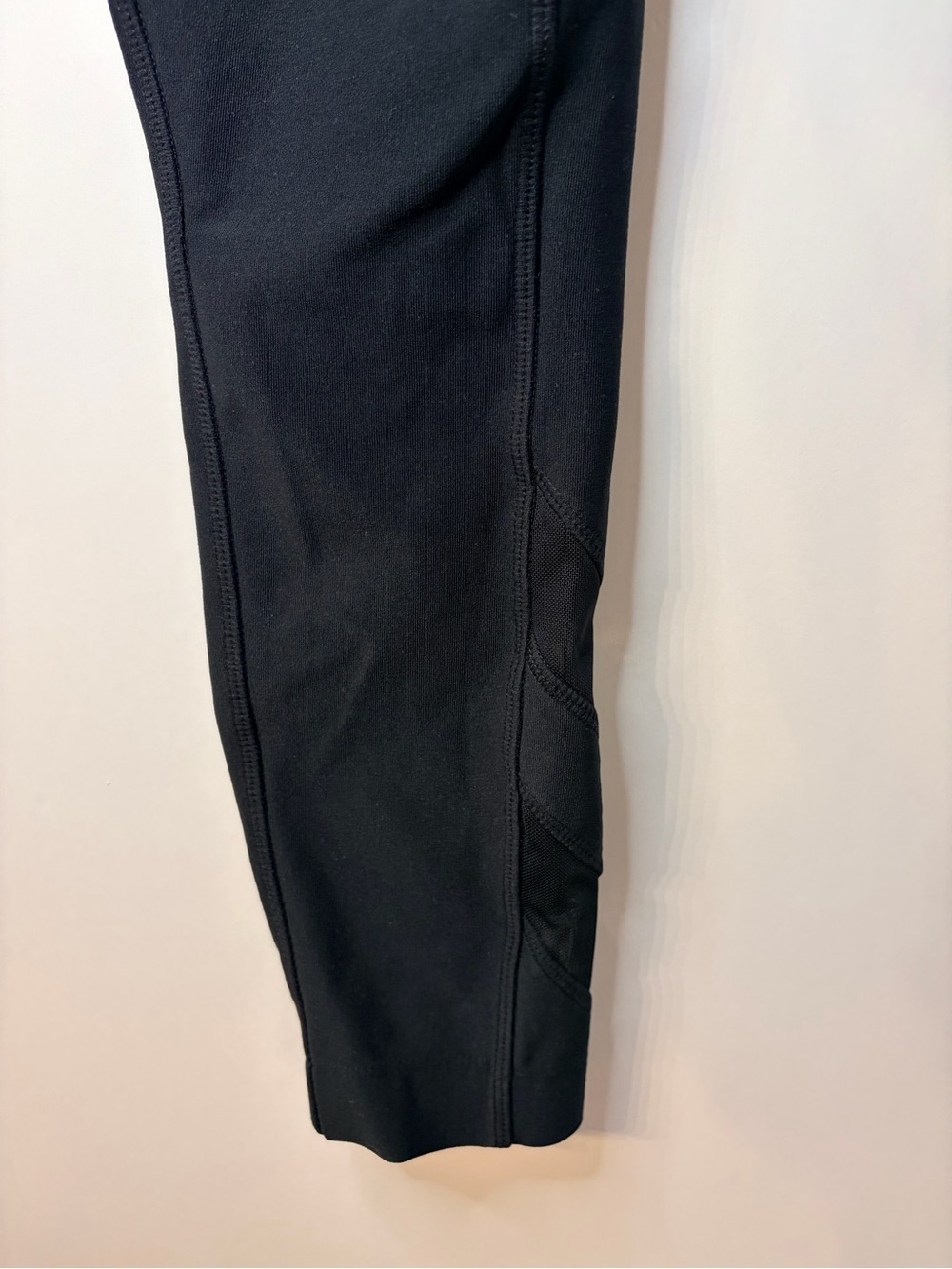 Mondetta Women’s Black Leggings with Pockets and Sheer Inserts, Size Medium - Picture 6 of 8